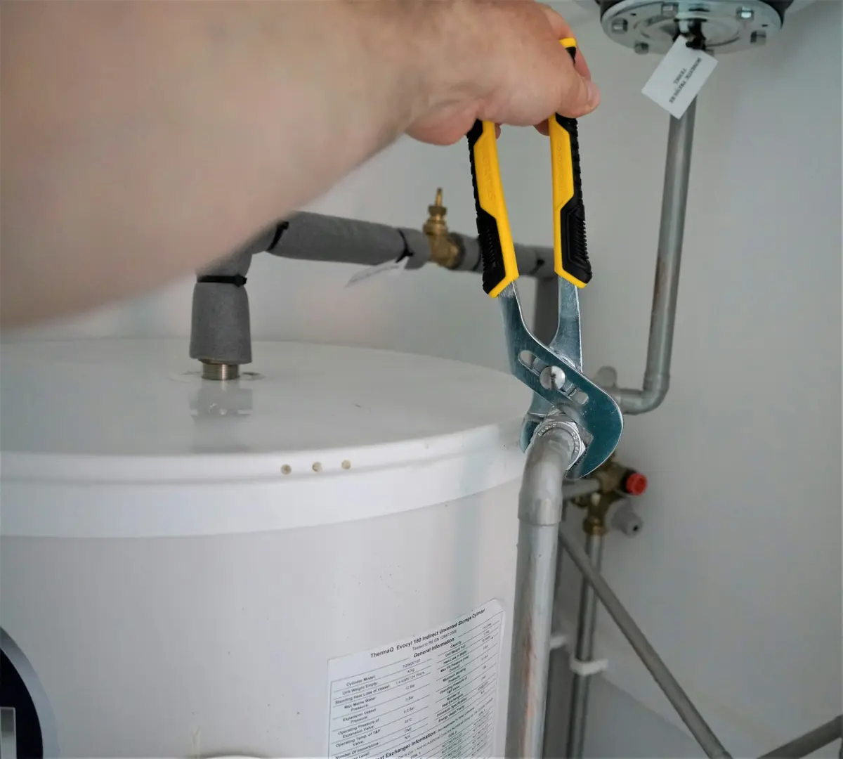 Raccordement d'un chauffe-eau électrique à la clé